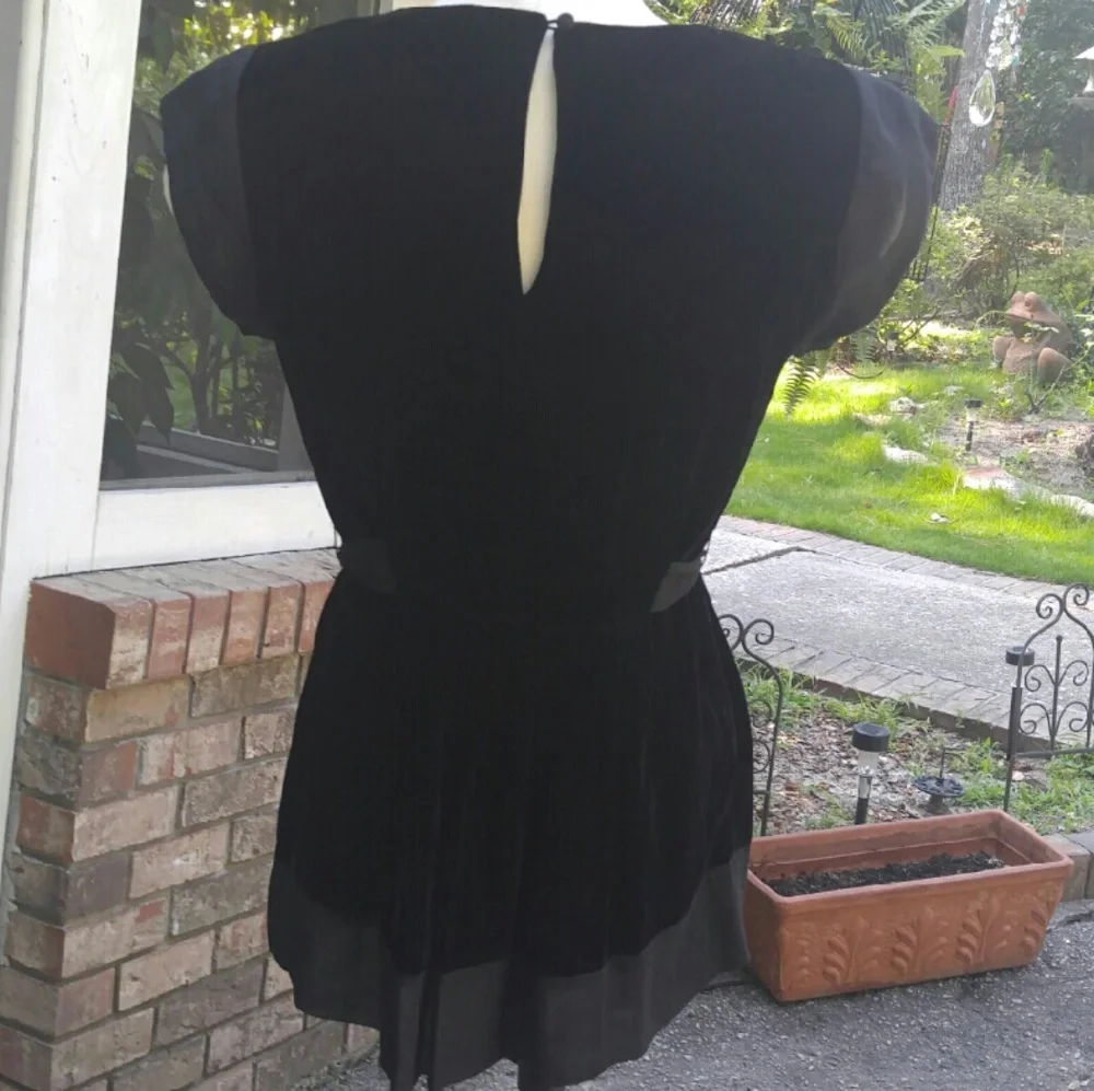 BCBG Lady's Velour Top - Picture 3 of 3